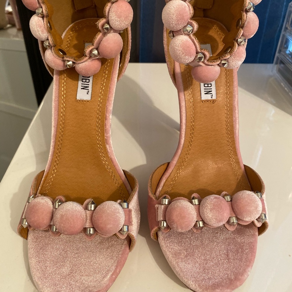 Cape Robbin Alza 37 Blush Velvet Heels